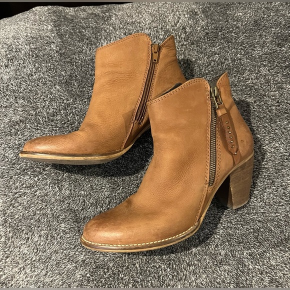 Steve Madden Tan size 38 WILDEYE Booties EUC - Picture 5 of 11